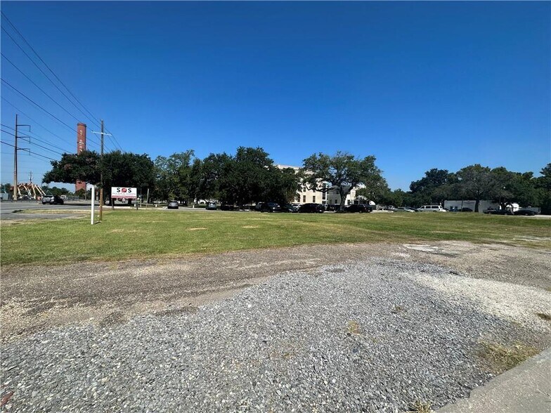 1001-1007 W Saint Bernard Hwy, Chalmette, LA à vendre - Photo de l’immeuble – Image 3 sur 8