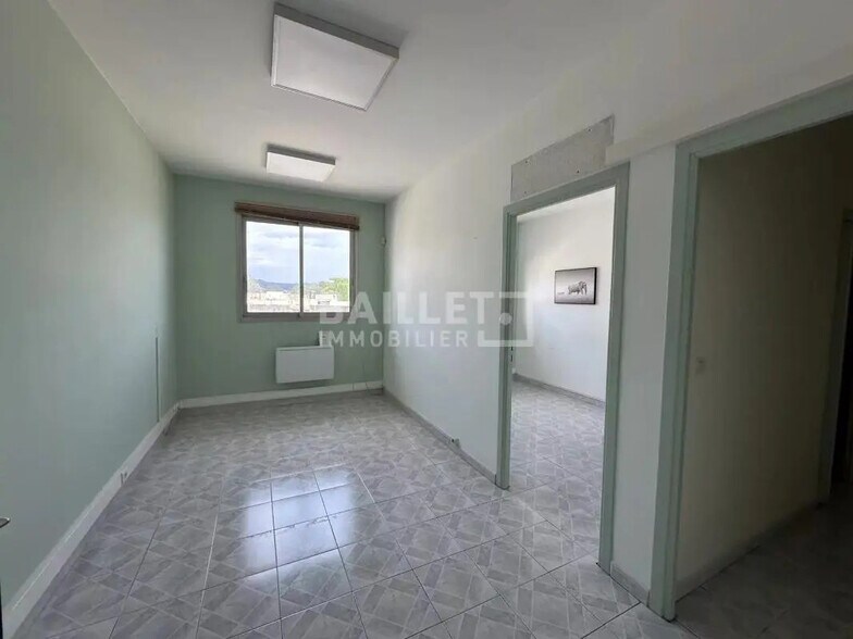 Bureau dans Tourrettes à vendre - Photo intérieure – Image 3 sur 10