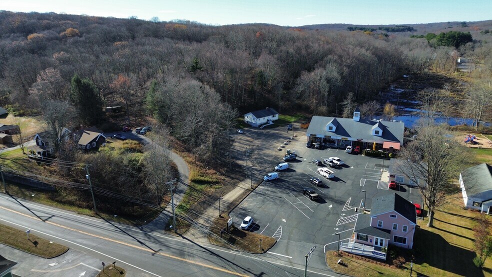 415 Main St, Monroe, CT à louer - Photo de l’immeuble – Image 2 sur 4