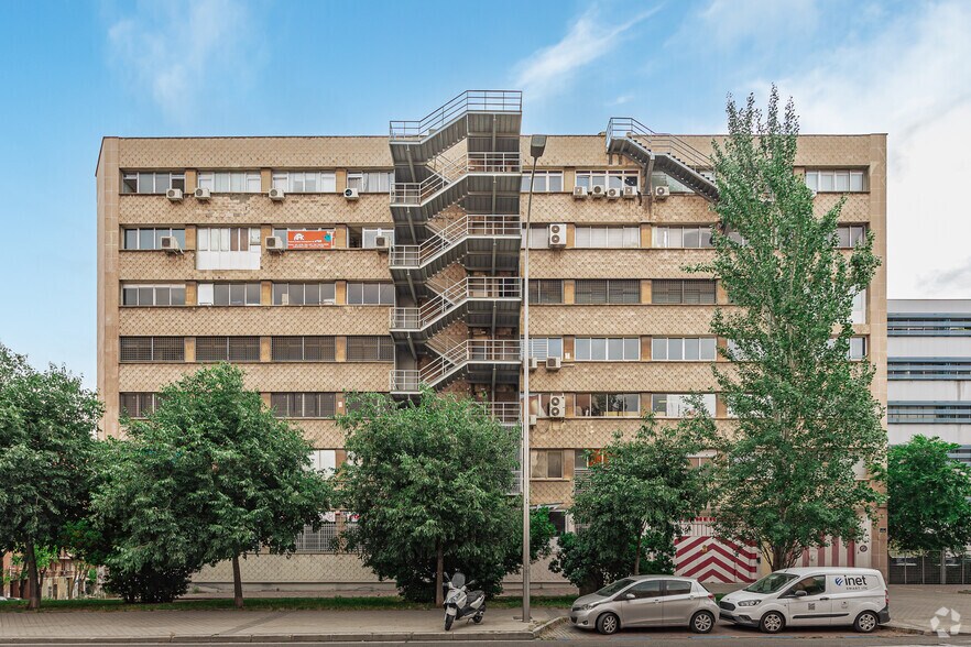 Bureau dans Madrid, Madrid à louer - Photo de l’immeuble – Image 2 sur 4