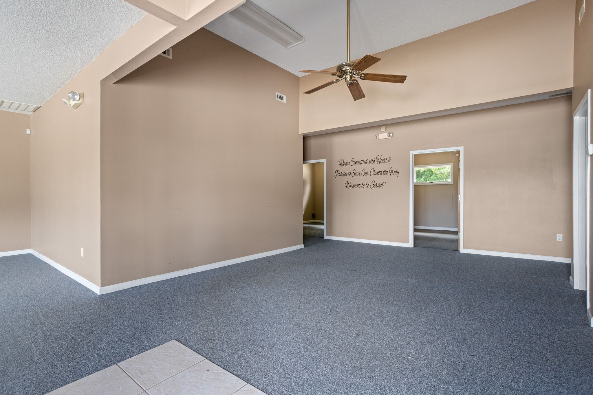 735 N Townville St, Seneca, SC à vendre Photo de l’immeuble– Image 1 sur 13