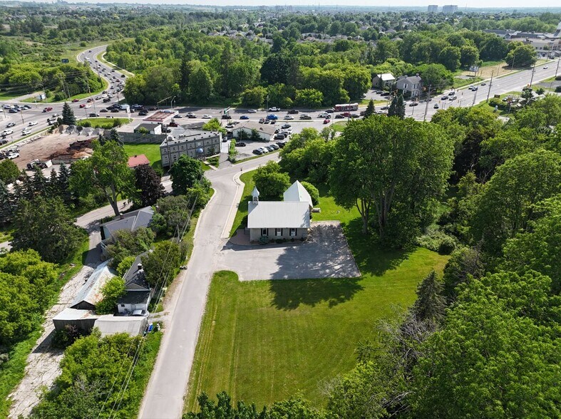911 Purdy Mills Rd, Kingston, ON à vendre - Photo de l’immeuble – Image 3 sur 11