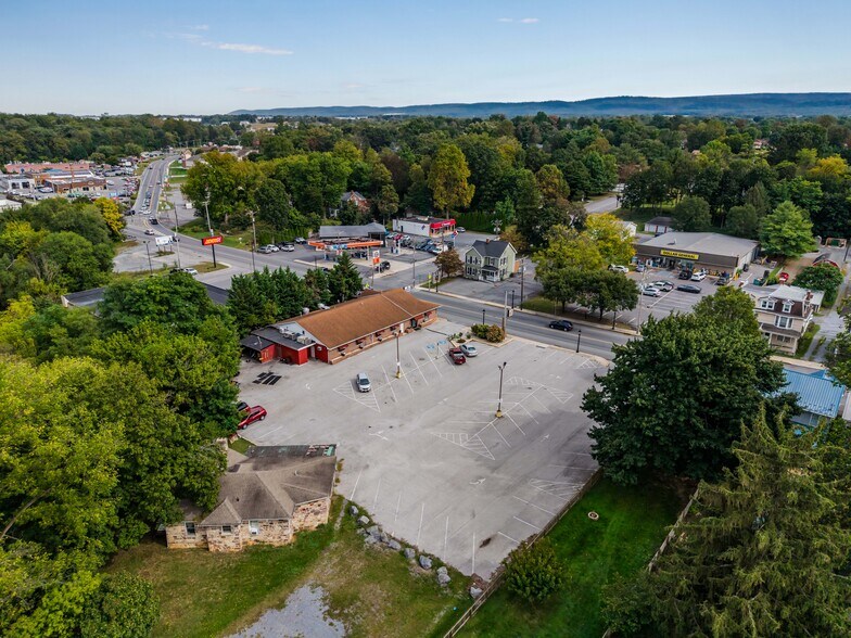 487 E King St, Shippensburg, PA à vendre - Photo de l’immeuble – Image 2 sur 14