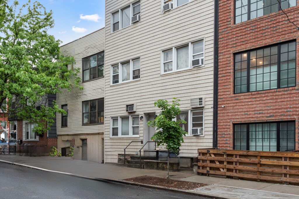 54 Herbert St, Brooklyn, NY à vendre Photo principale– Image 1 sur 8