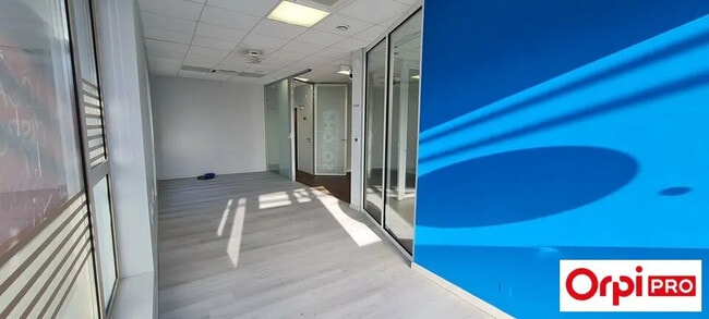 Plus de détails pour Local commercial à louer