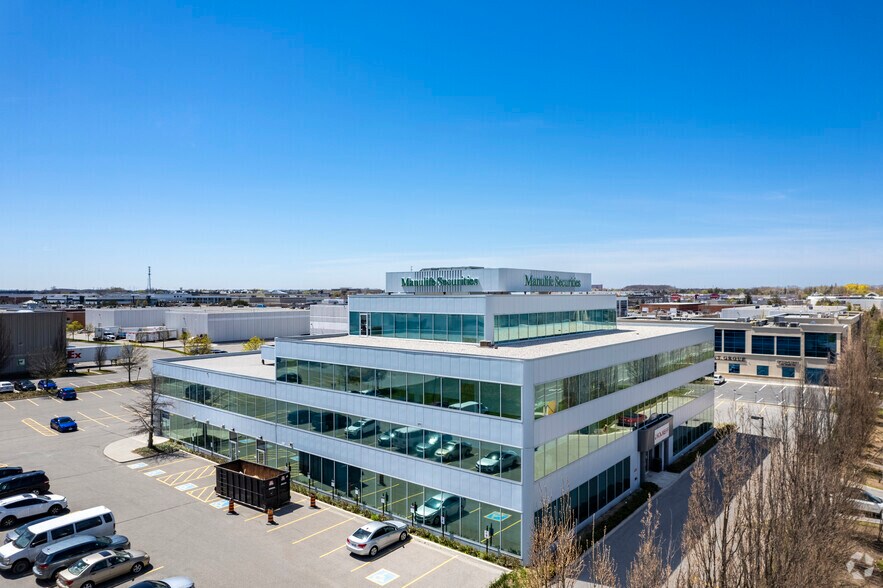 2360 Bristol Cir, Oakville, ON à louer - Photo de l’immeuble – Image 3 sur 6