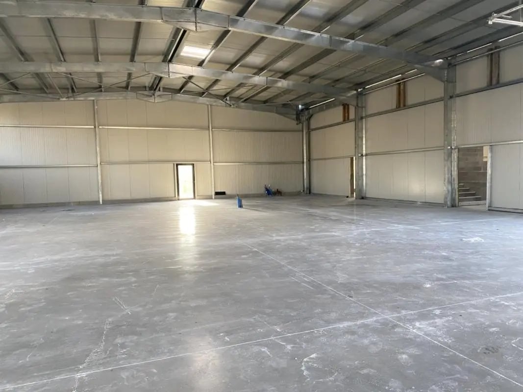 Local d’activités dans Le Petit-Quevilly à louer Photo de l’immeuble– Image 1 sur 4