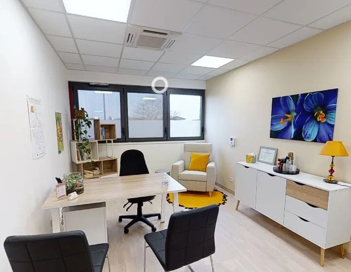 Bureau dans Saint-Denis-lès-Bourg à louer - Photo de l’immeuble – Image 3 sur 7