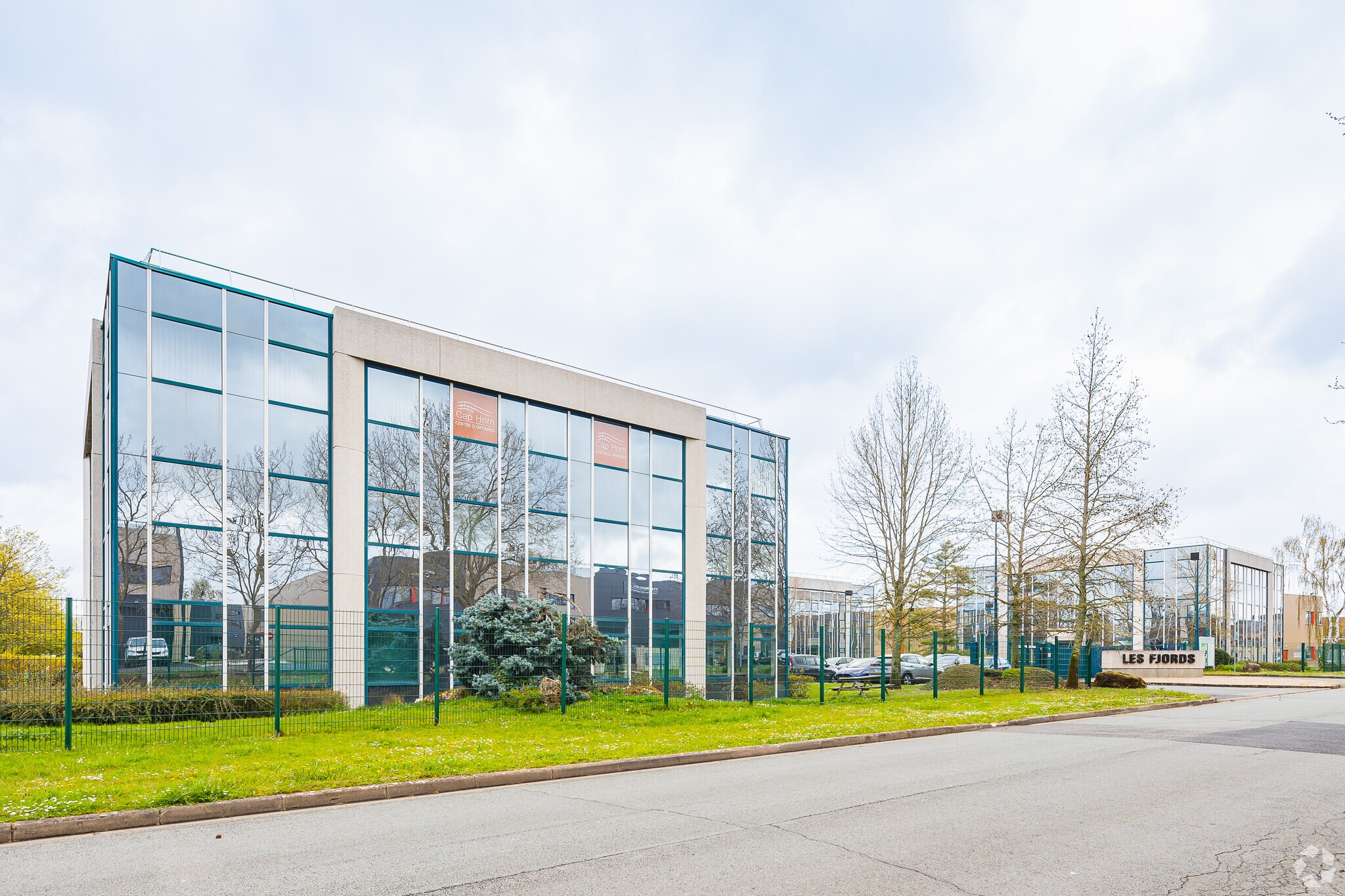 19 Avenue De Norvège, Villebon-sur-Yvette à louer Photo principale– Image 1 sur 3