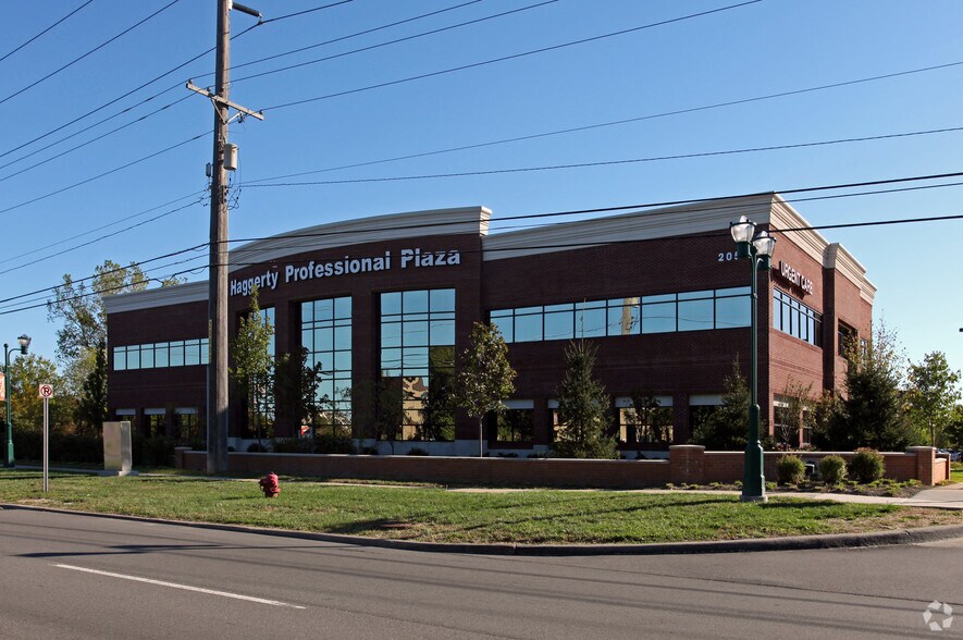 2050 N Haggerty Rd, Canton, MI à louer - Photo de l’immeuble – Image 2 sur 9