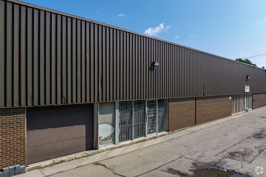 900 Caledonia Rd, Toronto, ON à louer - Photo de l’immeuble – Image 3 sur 4
