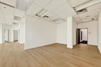 12905 Rue Sherbrooke E, Montréal, QC à louer Photo intérieure– Image 2 sur 9