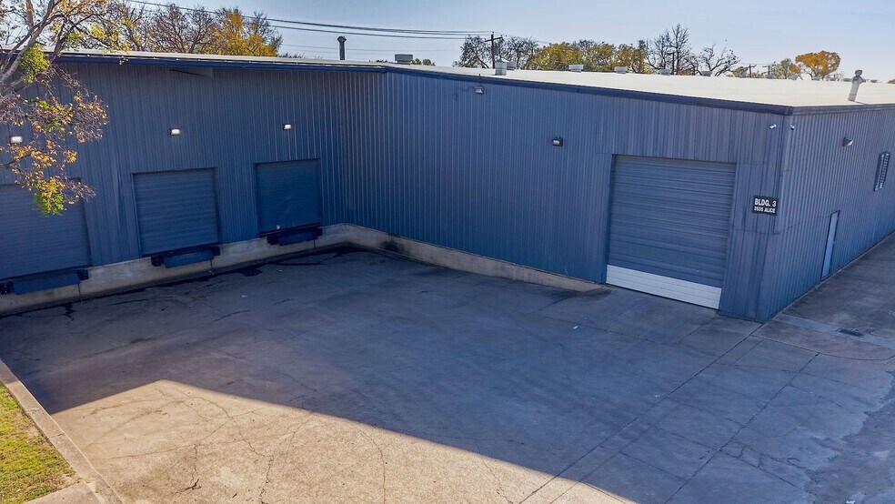 Two-Building Industrial Facility portefeuille de 3 biens à vendre sur LoopNet.fr - Photo de l’immeuble – Image 3 sur 9