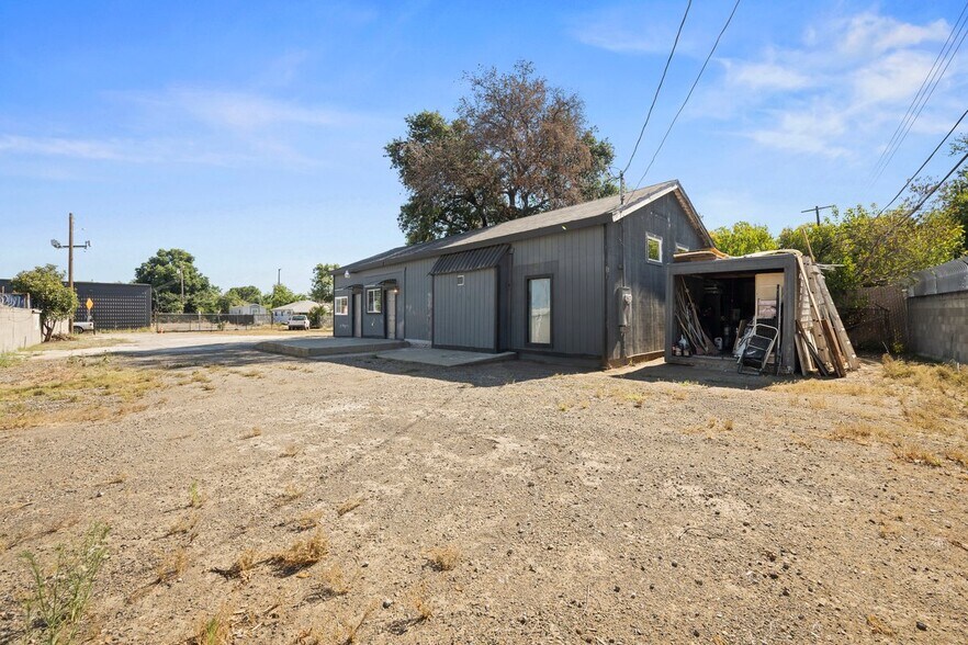 3300 27th Ave, Sacramento, CA à vendre - Photo de l’immeuble – Image 3 sur 5