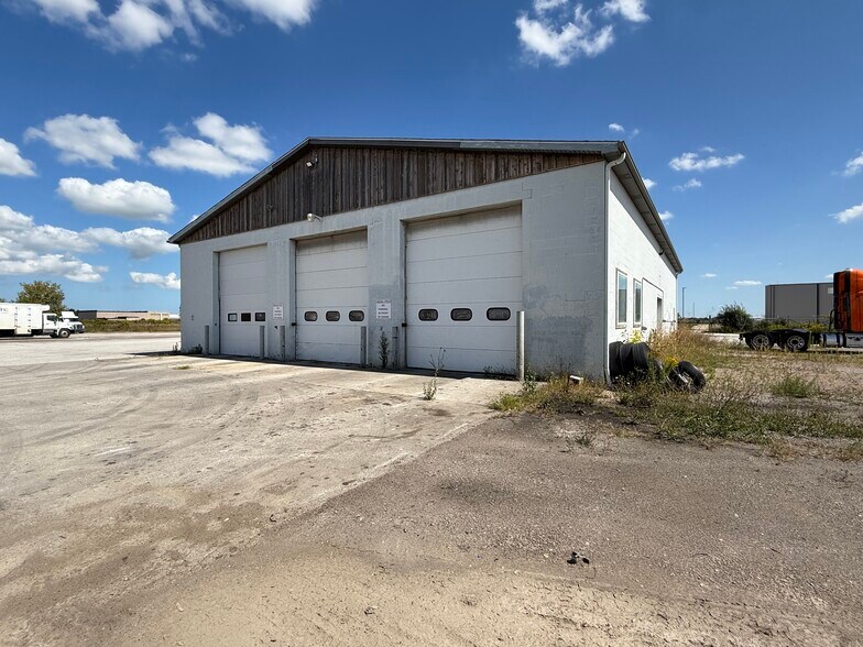 2675 Nodular Dr, Saginaw, MI à vendre - Photo de l’immeuble – Image 3 sur 7