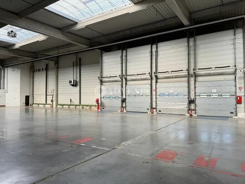 Industriel/Logistique dans Bussy-Saint-Georges à louer - Photo de l’immeuble – Image 3 sur 7