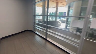 11819 Wilshire Blvd, Los Angeles, CA à louer - Vidéo sur l’annonce professionnelle 