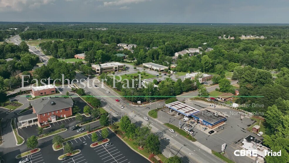 1350 Eastchester Dr, High Point, NC à vendre - Vidéo aérienne – Image 2 sur 15