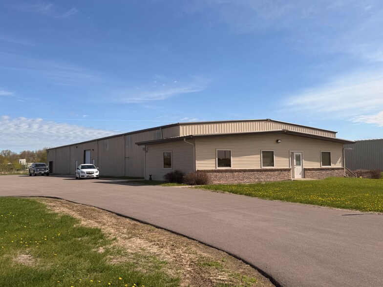 805 Prospect Ave, Osceola, WI à louer - Photo de l’immeuble – Image 2 sur 15