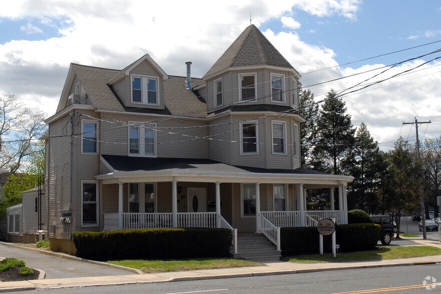 49 Riverside Ave, Red Bank, NJ à vendre - Photo de l’immeuble – Image 3 sur 5