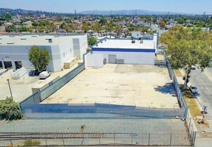 5711 E Olympic Blvd, Commerce, CA à louer - Photo de l’immeuble – Image 3 sur 9