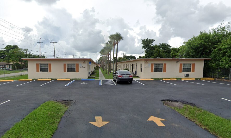 2412 NW 58th St, Miami, FL à vendre Photo principale– Image 1 sur 23