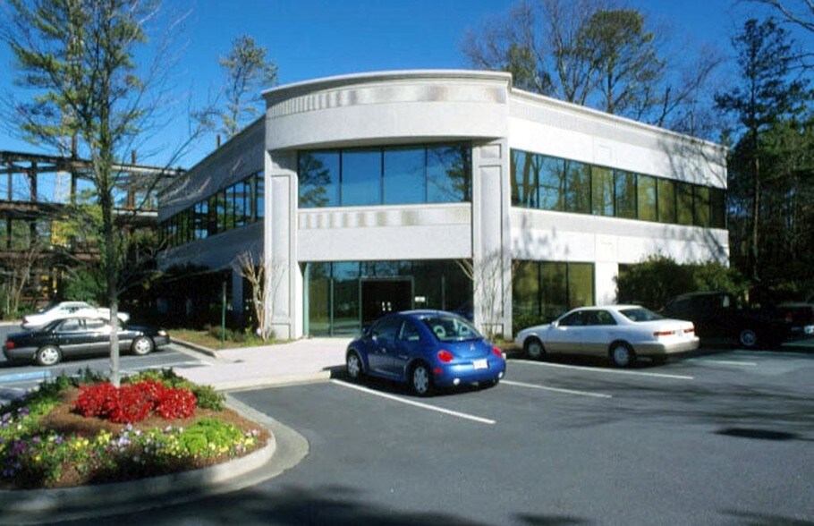 6645 Peachtree Dunwoody Rd, Atlanta, GA à louer - Photo principale – Image 1 sur 22