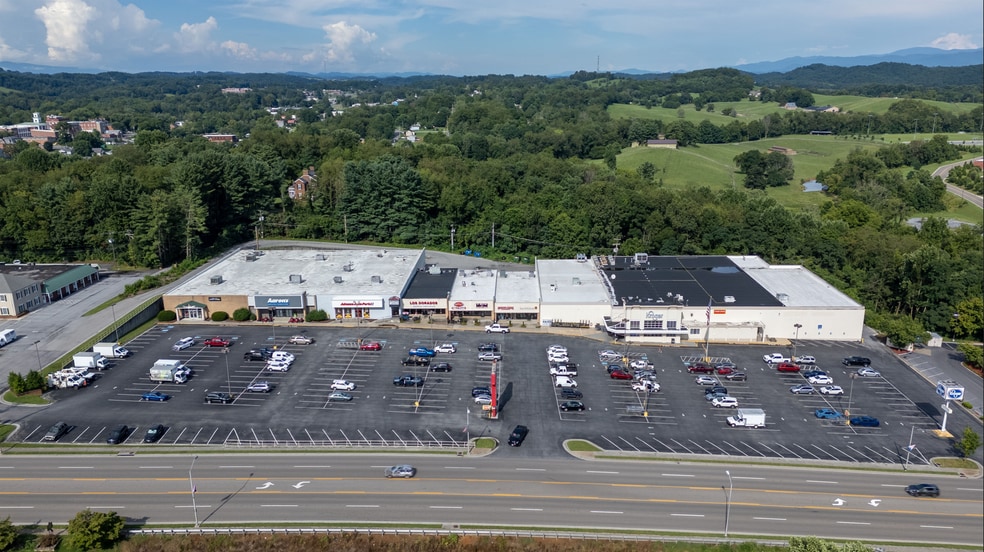 398-466 Cummings St, Abingdon, VA à louer - Photo de l’immeuble – Image 3 sur 13