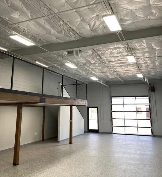 17811 Davenport Rd, Dallas, TX à louer - Photo de l’immeuble – Image 3 sur 5