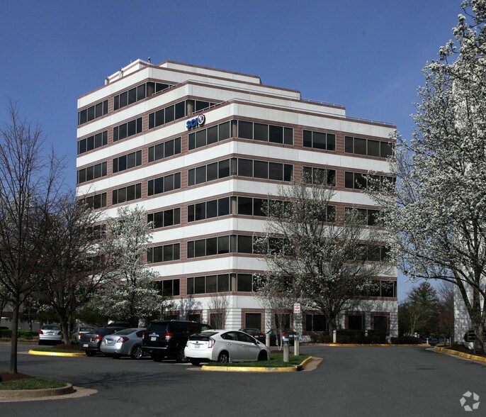 7918 Jones Branch Dr, McLean, VA à louer - Photo de l’immeuble – Image 3 sur 75