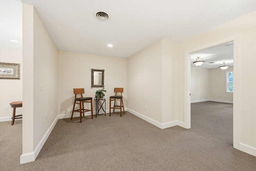 845 Johns Hopkins Dr, Greenville, NC à louer - Photo de l’immeuble – Image 2 sur 12
