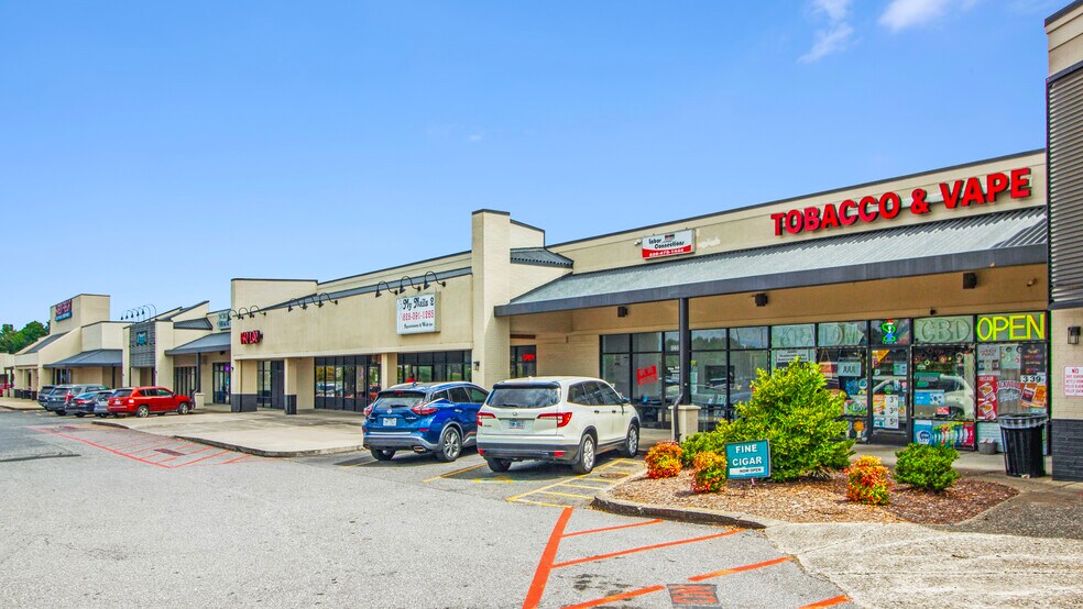 1247 Burkemont Ave, Morganton, NC à louer - Photo de l’immeuble – Image 2 sur 71