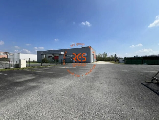 Plus de détails pour Local d’activités à vendre