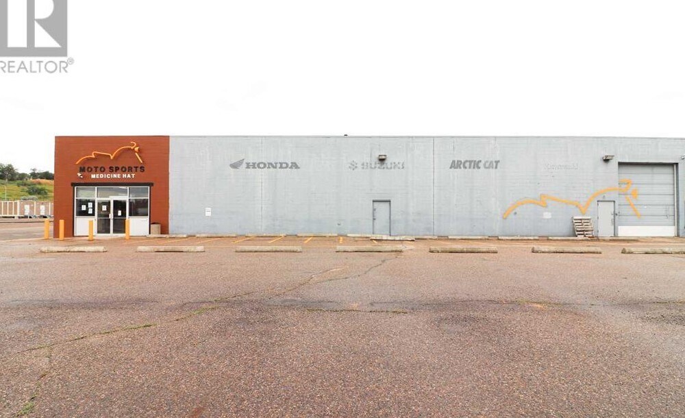 521D N Railway St SE, Medicine Hat, AB à louer Photo de l’immeuble– Image 1 sur 7