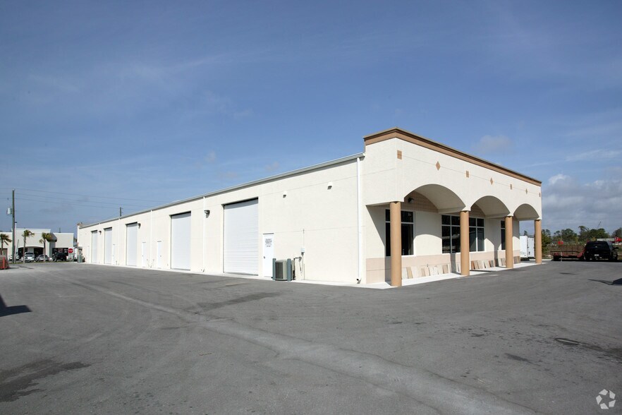 17041 Alico Commerce Ct, Fort Myers, FL à louer - Photo de l’immeuble – Image 3 sur 61