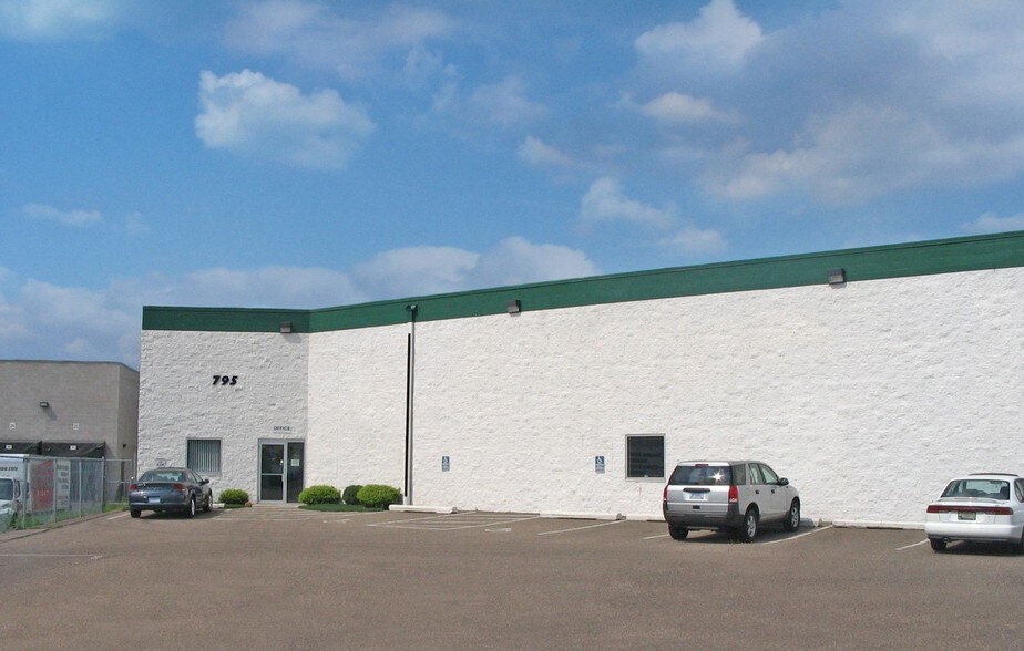 795 Vandalia St, Saint Paul, MN à louer - Photo principale – Image 1 sur 8
