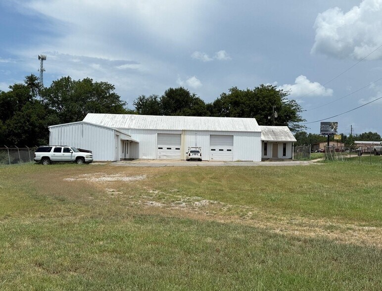 825 N State Highway 121, Bonham, TX à vendre - Photo principale – Image 1 sur 25