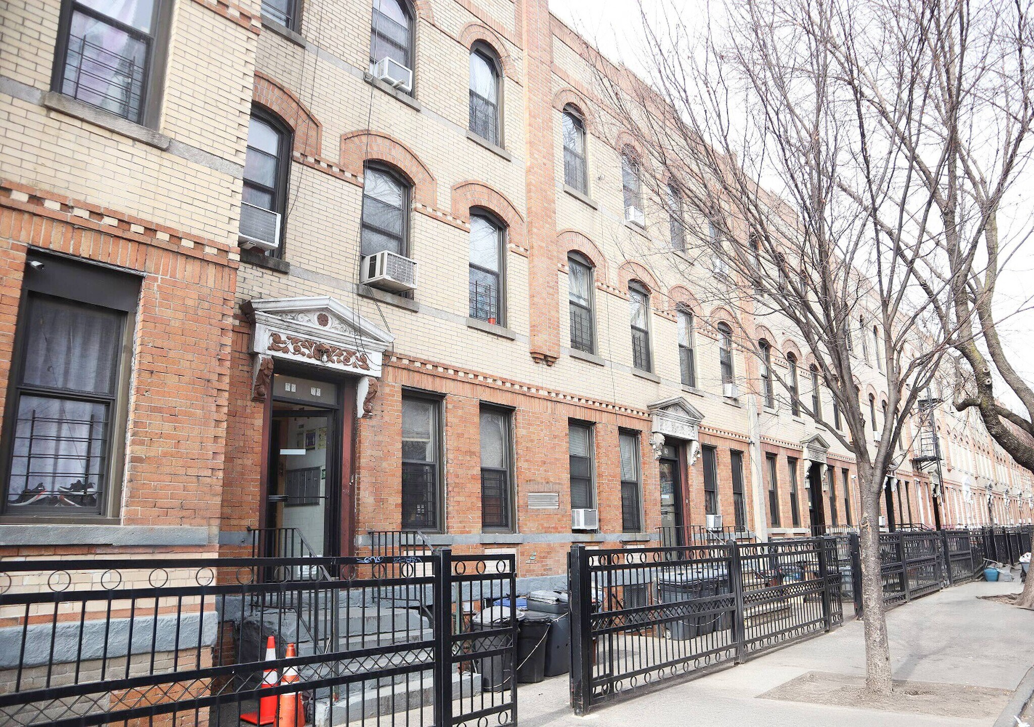 12-Unit Multifamily/ Upside in Prime Ast portefeuille de 2 biens à vendre sur LoopNet.fr Photo de l’immeuble– Image 1 sur 19