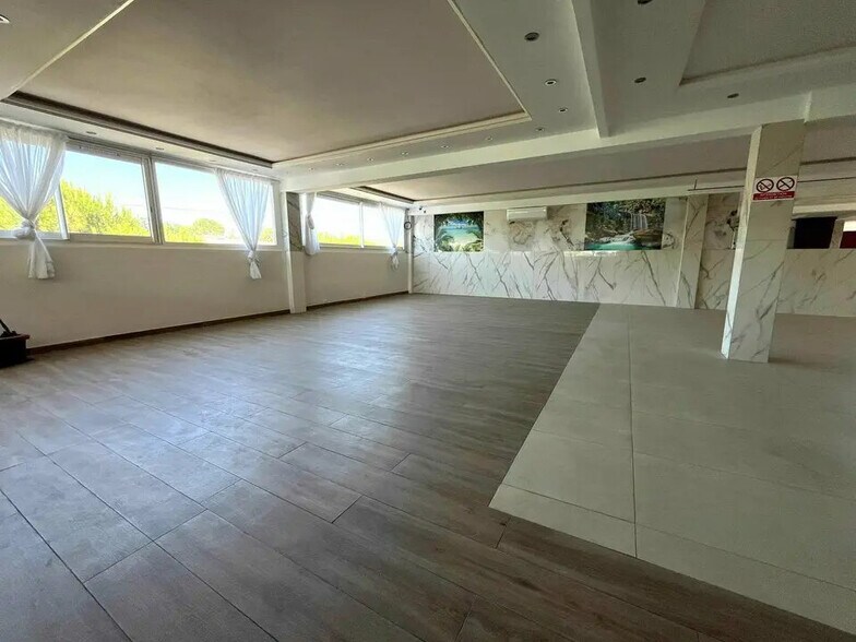 Bureau dans CANNES-LA-BOCCA à louer - Photo de l’immeuble – Image 3 sur 6