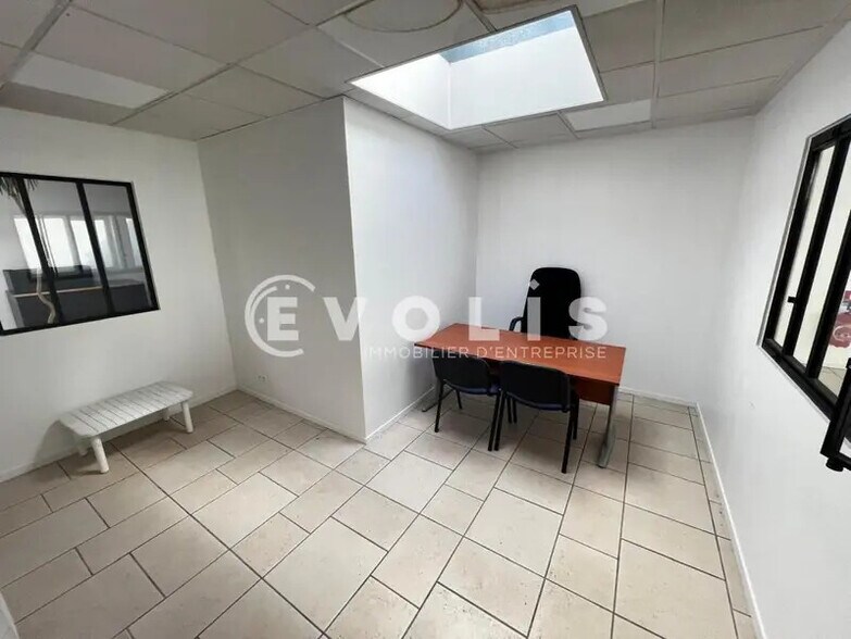 Bureau dans Crosne à louer - Photo intérieure – Image 2 sur 10