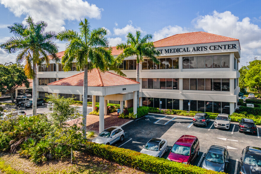 1890 SW Health Pky, Naples, FL à louer - Photo de l’immeuble – Image 1 sur 4