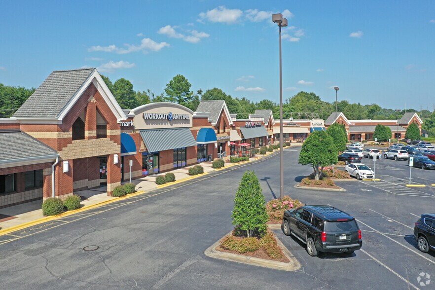 500-692 Hanes Mall Blvd, Winston-Salem, NC à louer - Photo de l’immeuble – Image 2 sur 16