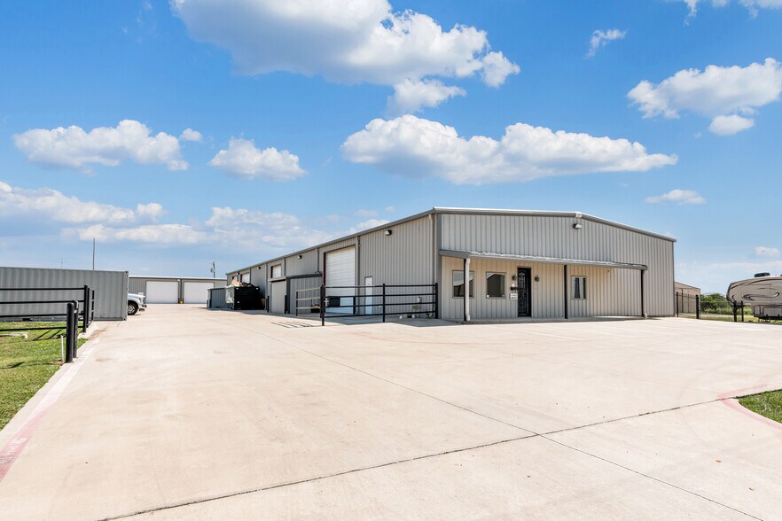2873 Tinsley Ln, Fort Worth, TX à louer - Photo de l’immeuble – Image 2 sur 26