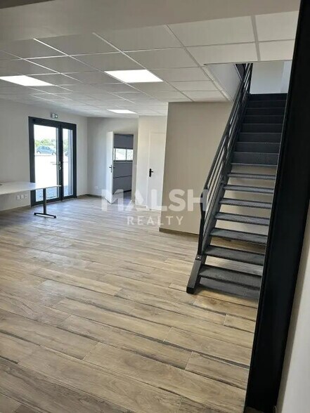 Bureau dans Beauvallon à louer - Photo de l’immeuble – Image 2 sur 5