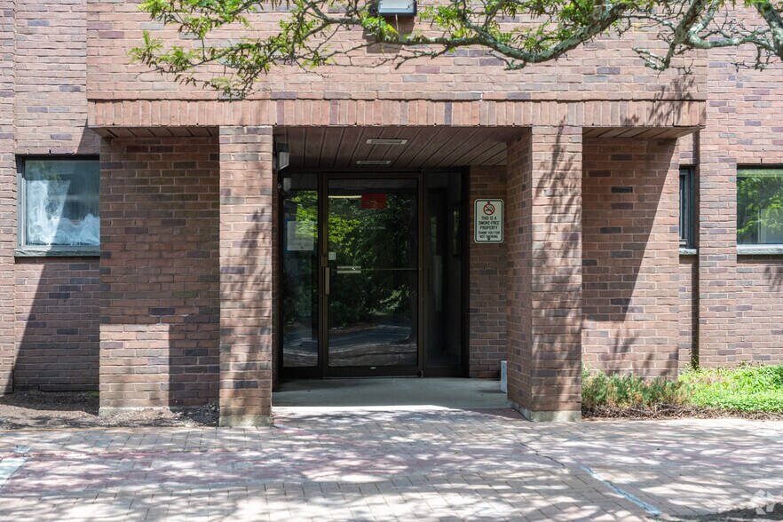 110 Long Pond Rd, Plymouth, MA à vendre - Photo de l’immeuble – Image 2 sur 5