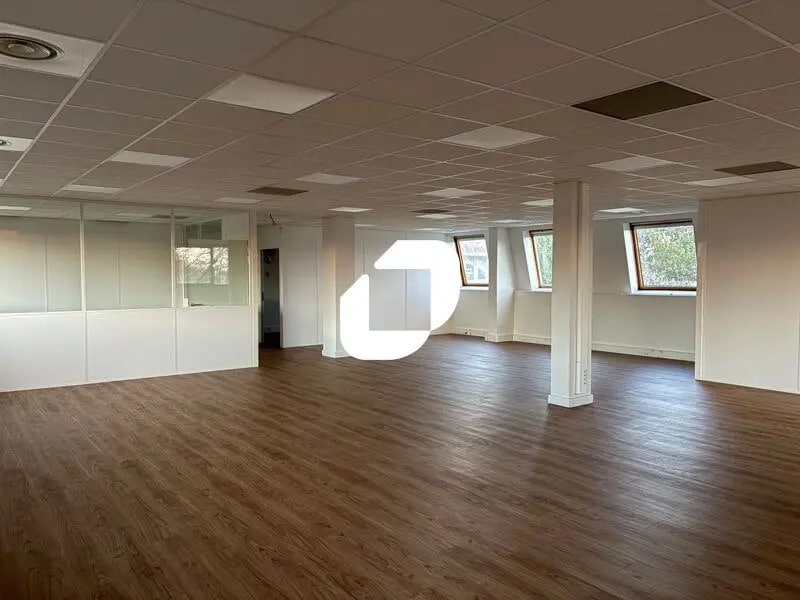 Rue Maryse Bastié, Bron à louer Photo intérieure– Image 1 sur 12