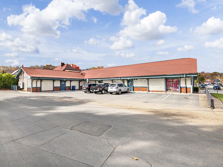 1 All Souls Crescent, Asheville, NC à louer - Photo de l’immeuble – Image 3 sur 4