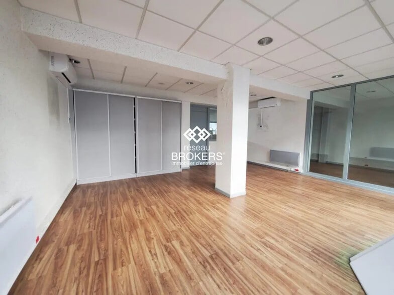 Local commercial dans Chambéry à vendre - Photo de l’immeuble – Image 2 sur 9
