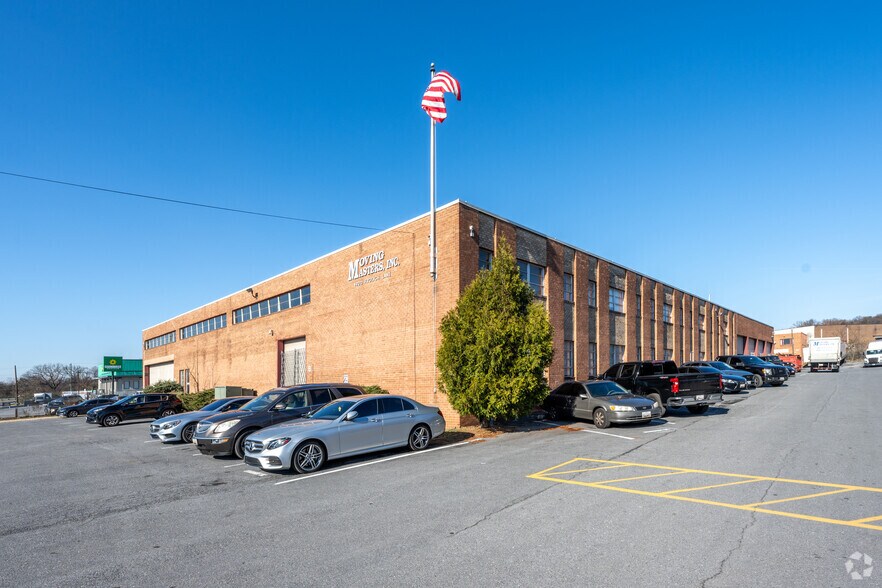 4900 Frolich Ln, Hyattsville, MD à vendre - Photo de l’immeuble – Image 2 sur 33