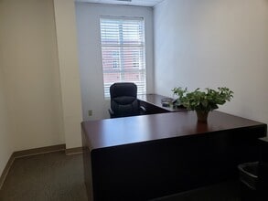 4030 Wake Forest Rd, Raleigh, NC à louer Photo intérieure– Image 1 sur 10